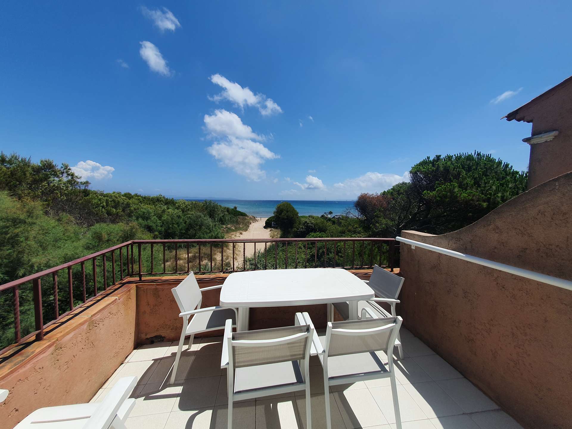 La Pin&egrave;de  (  )